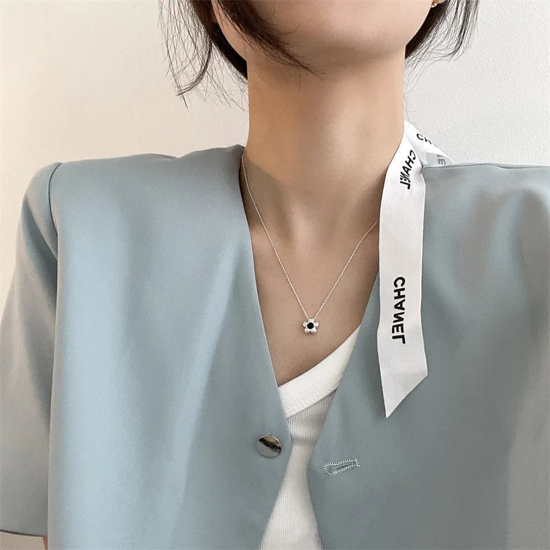 XIYANIKE Silver Color  New Fashion Flower Pendant Small And Exquisite Necklace Give Woman Sweet Romantic Girl Gift Popular