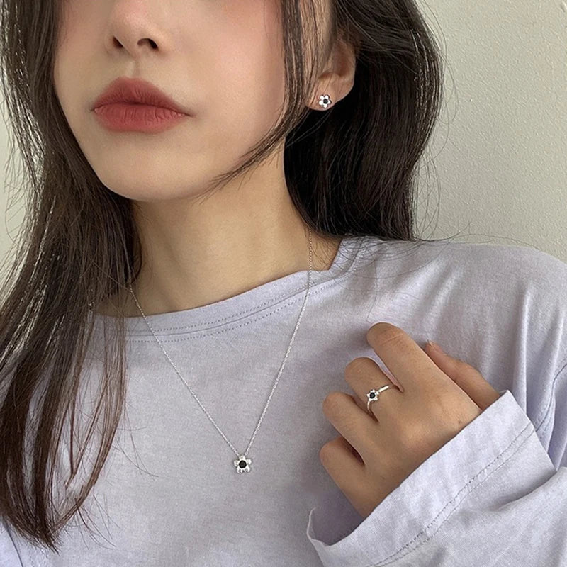 XIYANIKE Silver Color  New Fashion Flower Pendant Small And Exquisite Necklace Give Woman Sweet Romantic Girl Gift Popular