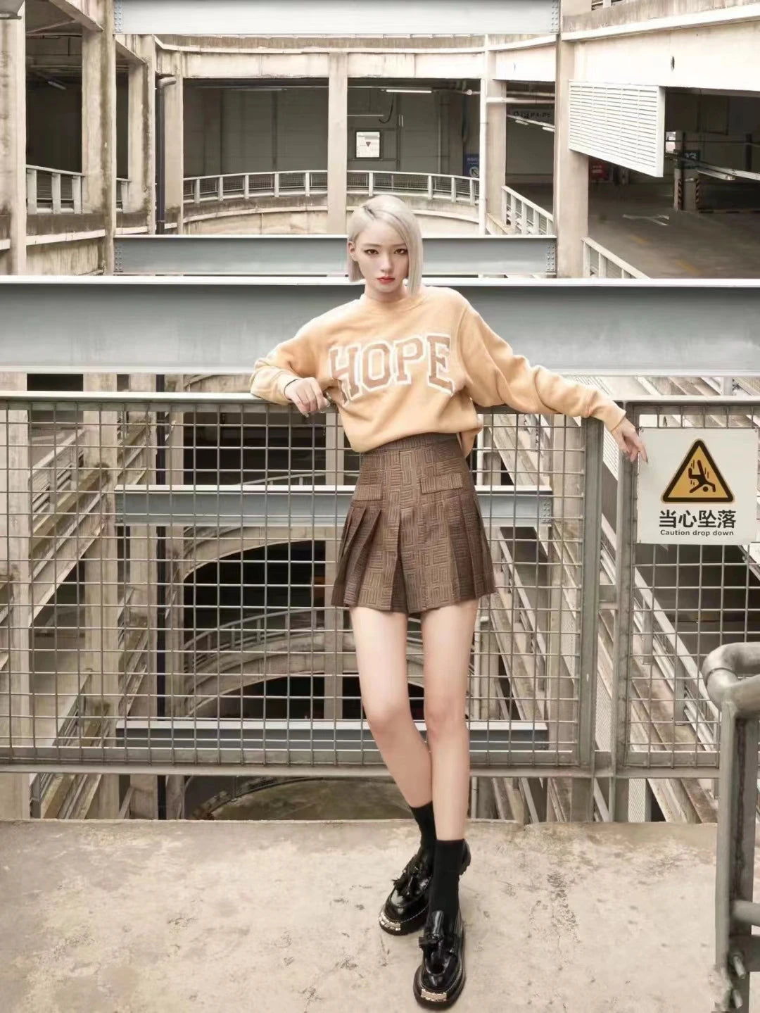 IOO Single Shoes 2025 Spring Winter Brand S Hundreds of Big Gold Teeth Tasseled Louboutins Mary Jane