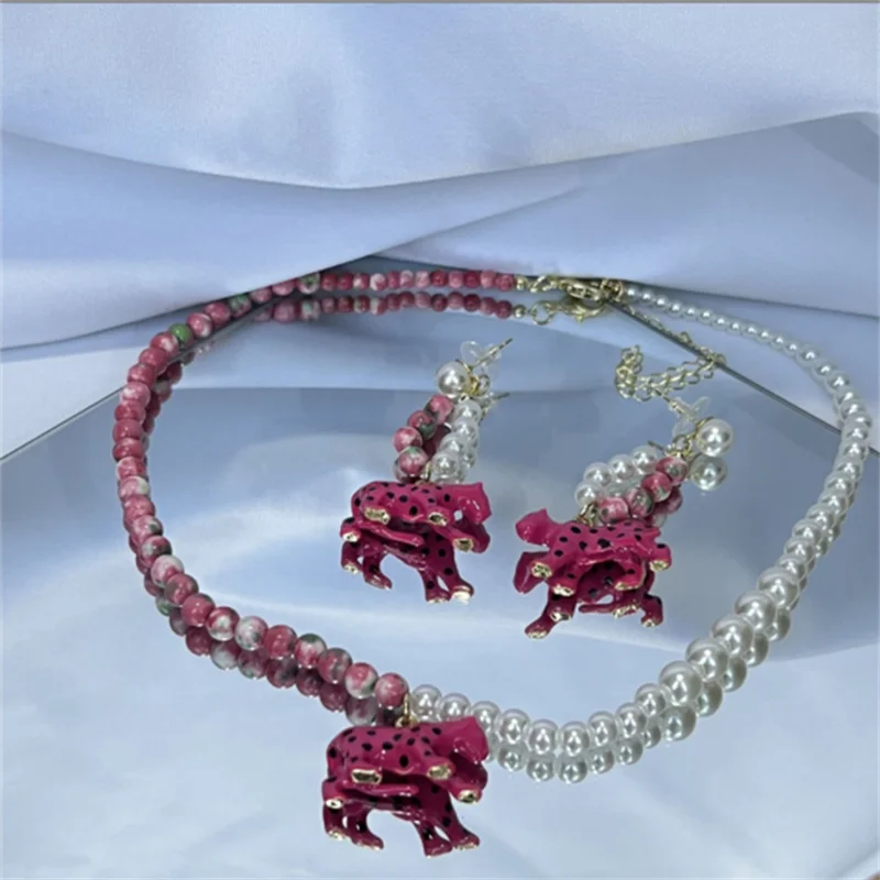 Minority Design Pearl Pink Leopard Light Luxury Fashion Short Necklace Sweet Cool Choker Collarbone Chain Female All-Match