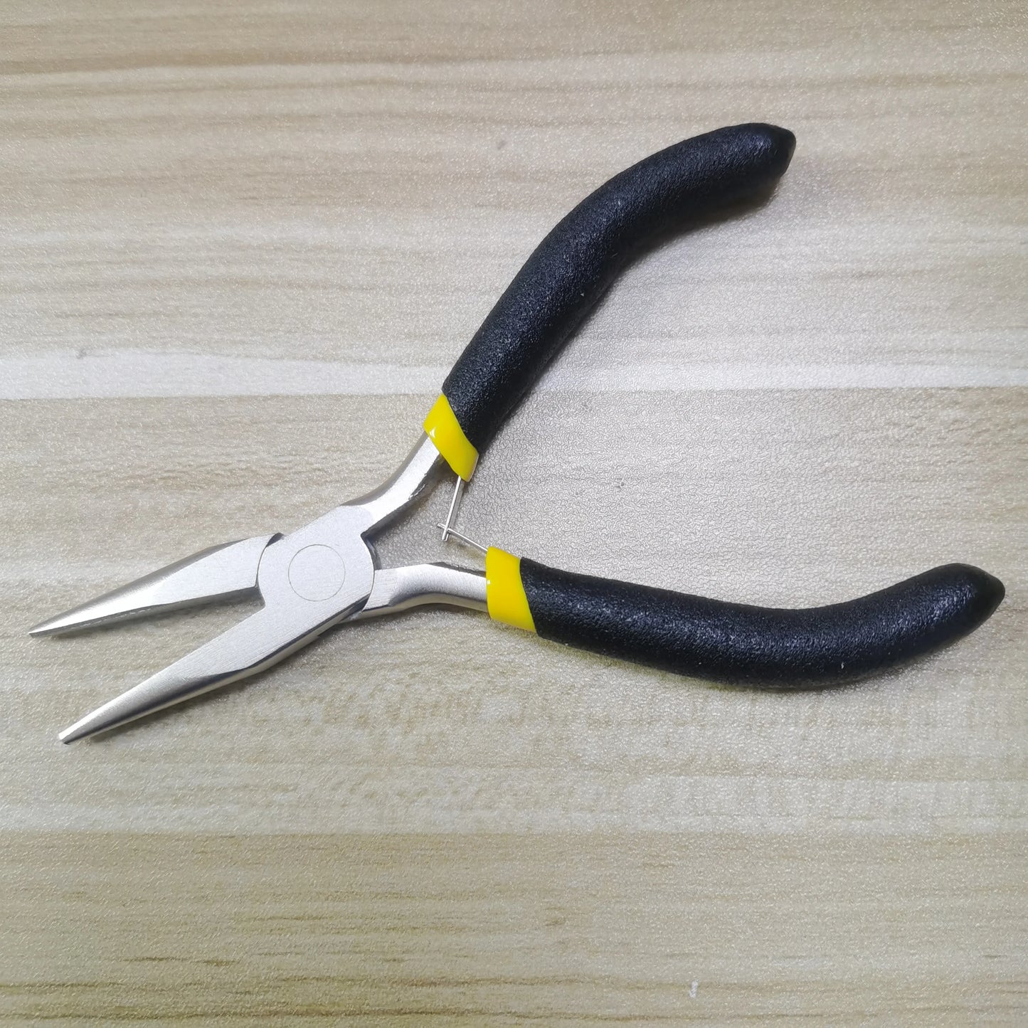 1Pcs Portable Durable Carbon Steel Forging Jewellery Pliers Light Weight Mini Pliers Hand Tools Round Flat Long Nose Pliers