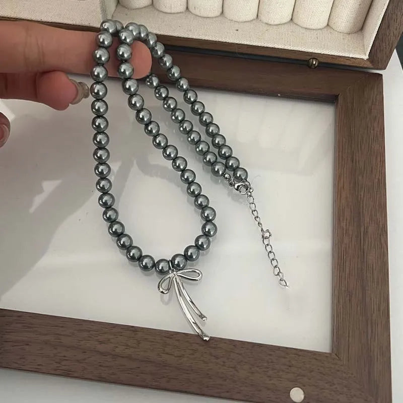 Vintage Gray Pearls Bowknot Pendant Choker Necklace For Women Fashion Beaded Clavicle Chain Necklace Wedding Jewelry Gift